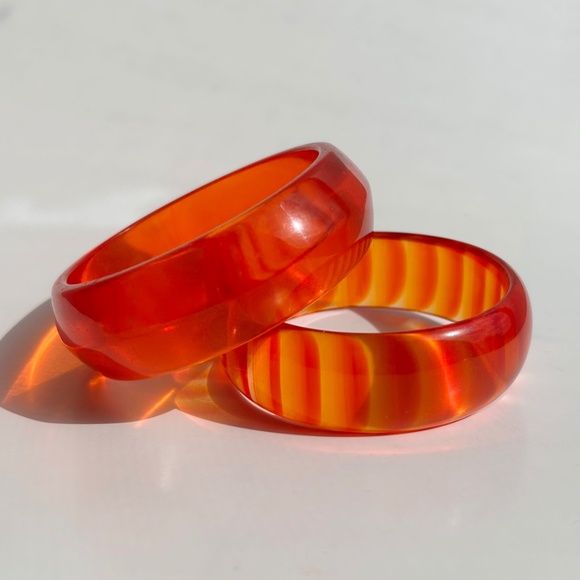 Two Vintage 60s Genuine Lucite Best Plastics Bangle Bracelets - Picture 4 of 11